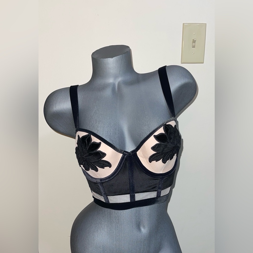 Victoria’s Secret Lined Demi Longline Push Up Light Padded Bra Sz 32D. NWT